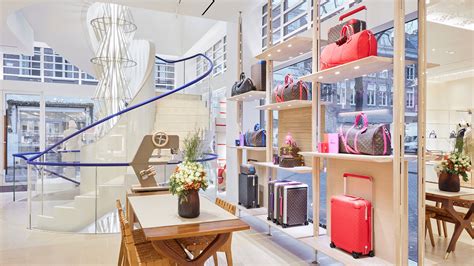 lv tas amsterdam|Louis Vuitton Pieter Cornelisz Hooftstraat Store in .